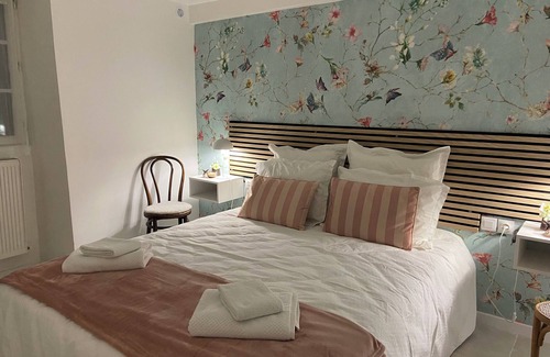 Solesmes Bed & Breakfast | La petite maison 2 mn from Abbaye Saint Pierre de Solesmes