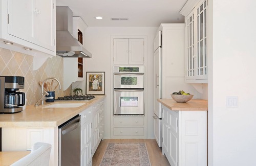 Montecito House | La Petite Maison - Perfectly Located in the Heart of the Upper Montecito Village