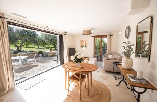 Apt Apartment | La Petite Ruche, 1 bedroom Gite in the Luberon
