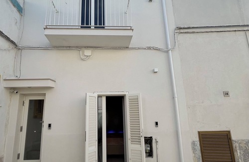 Polignano a Mare House | La Piazzetta Spa Room, a charming central accommodation with a private pool