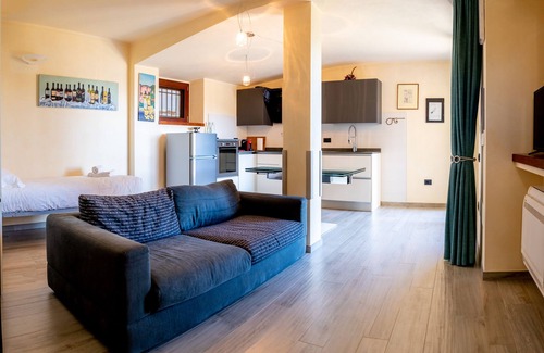 La Morra Apartment | "La Picchiera" 2-room apartment with kitchen and garden, surrounded by vineyards