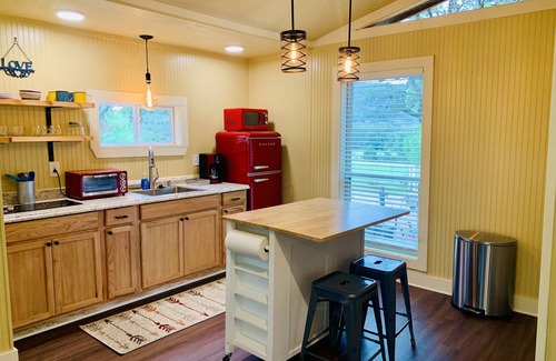 New Braunfels Ski Chalet | La Pluma Retreat, Romantic Bungalow Near the Guadalupe River