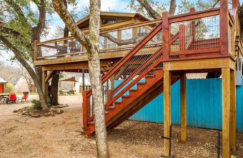 New Braunfels Ski Chalet | La Pluma Retreat, Romantic Bungalow Near the Guadalupe River