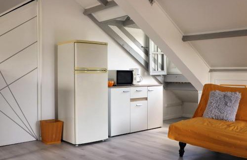 Destrellan House | La porte bleue