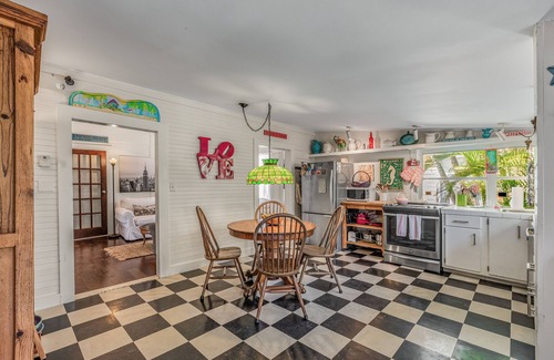 White St. Gallery House | LA PUERTA ROSA~Charming 3 bed/2 bath Conch Home in Old Town Key West!