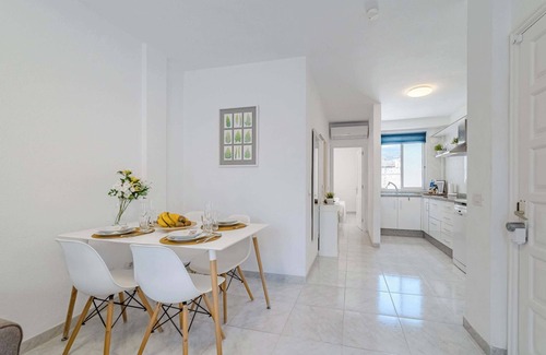 Alcala Apartment | La Punta Balcony Suite