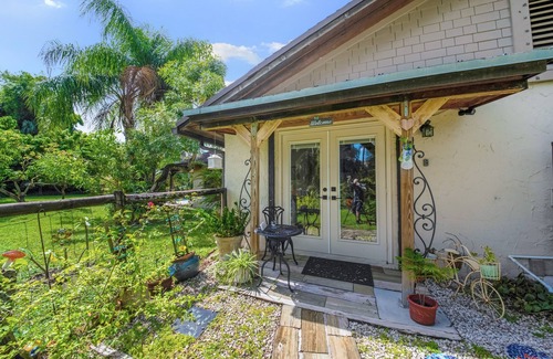 Lake Worth Apartment | La Quiete Cove for One