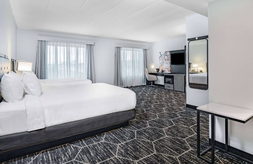 Rosemont Hotel | La Quinta by Wyndham Chicago O'Hare Airport