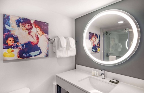 Rosemont Hotel | La Quinta by Wyndham Chicago O'Hare Airport