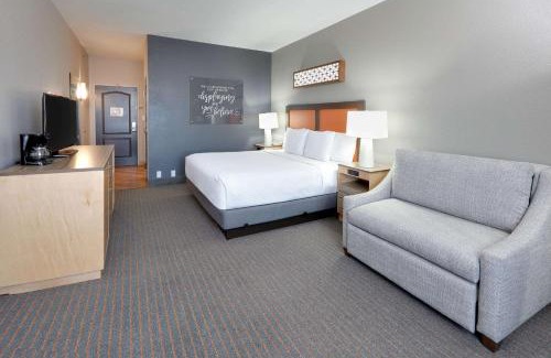 Dallas Hotel | La Quinta by Wyndham Dallas Love Field
