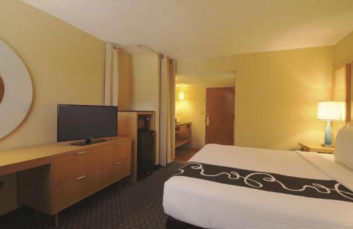 Deerfield Beach Hotel | La Quinta I-95 Deerfield Beach - Next to The Home Depot & Behind The Wawa