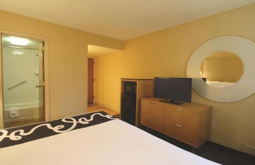 Deerfield Beach Hotel | La Quinta I-95 Deerfield Beach - Next to The Home Depot & Behind The Wawa