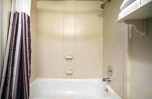 San Angelo Hotel | La Quinta Inn by Wyndham and Conference Center San Angelo