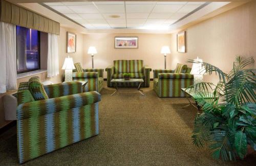 East Bloomington Hotel | La Quinta Inn by Wyndham Minneapolis Airport Bloomington - FREE AIRPORT SHUTTLE