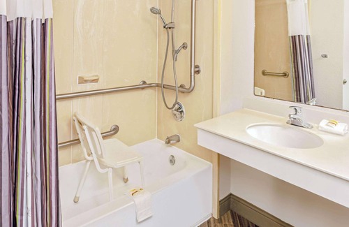 Wichita Falls Hotel | La Quinta Inn by Wyndham Wichita Falls