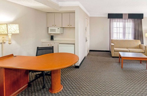 Wichita Falls Hotel | La Quinta Inn by Wyndham Wichita Falls