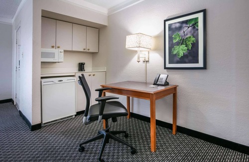 Knox - Henderson Hotel | La Quinta Inn by Wyndham Dallas Uptown