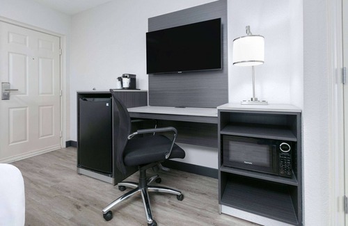 Knox - Henderson Hotel | La Quinta Inn by Wyndham Dallas Uptown