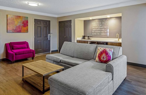 Downtown Hotel | La Quinta Inn & Suites by Wyndham San Francisco Airport N