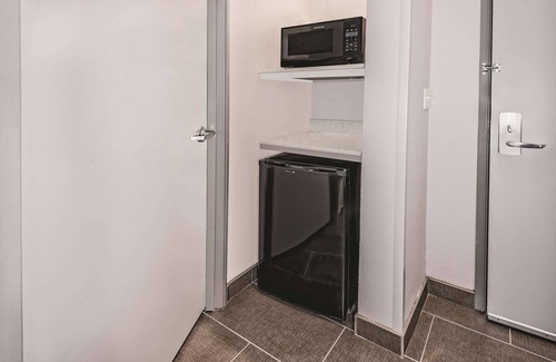 Grand Prairie Hotel | La Quinta Inn & Suites by Wyndham Dallas Grand Prairie North