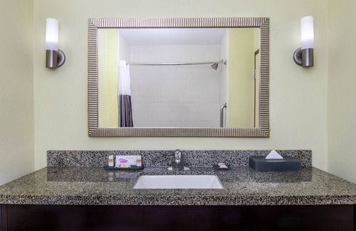 Flemington Hotel | La Quinta Inn & Suites by Wyndham Hinesville - Fort Stewart