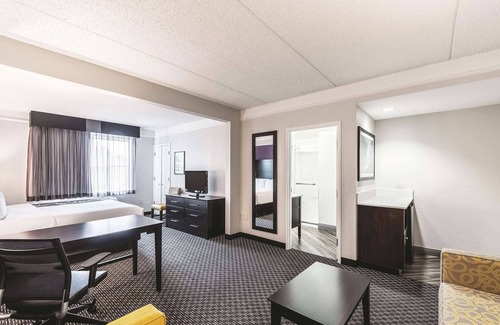 Arsenal Hotel | La Quinta Inn & Suites by Wyndham San Antonio Downtown