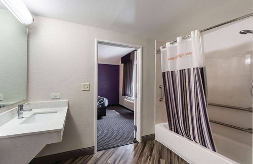 Arsenal Hotel | La Quinta Inn & Suites by Wyndham San Antonio Downtown