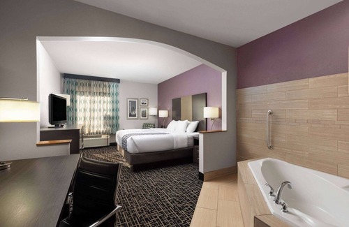 Snellville Hotel | La Quinta Inn & Suites by Wyndham Snellville-Stone Mountain