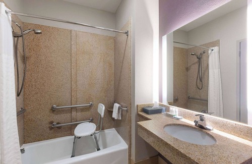 Snellville Hotel | La Quinta Inn & Suites by Wyndham Snellville-Stone Mountain