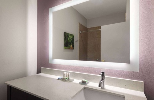 Snellville Hotel | La Quinta Inn & Suites by Wyndham Snellville-Stone Mountain