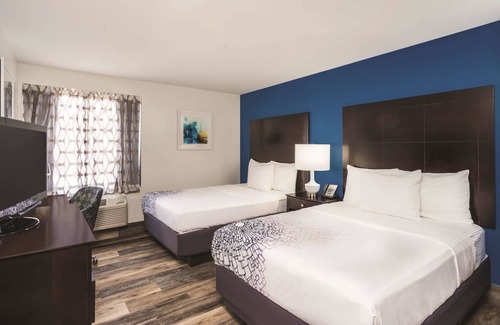 Gowanus Hotel | La Quinta Inn & Suites by Wyndham Brooklyn Downtown