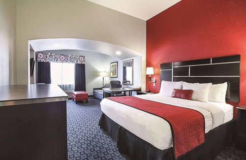 Hutchins Hotel | La Quinta Inn & Suites by Wyndham Dallas - Hutchins