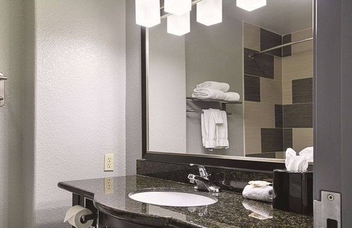 Hutchins Hotel | La Quinta Inn & Suites by Wyndham Dallas - Hutchins