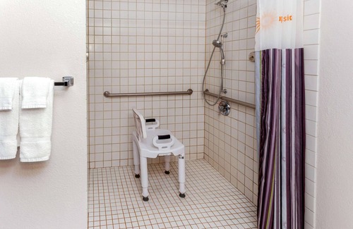 Glendale Hotel | La Quinta Inn & Suites by Wyndham Milwaukee Bayshore Area