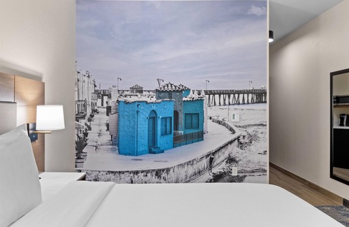 Beach Hill - Beach Flats Hotel | La Quinta Inn & Suites by Wyndham Santa Cruz