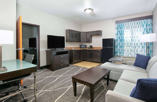 Bryant Hotel | La Quinta Inn & Suites by Wyndham Little Rock - Bryant