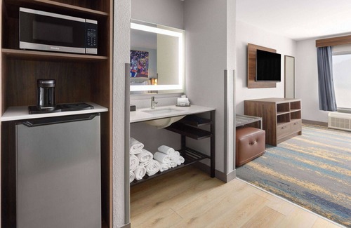 Memphis Hotel | La Quinta Inn & Suites by Wyndham Memphis I-240