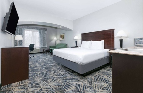 Tulsa Hotel | La Quinta Inn & Suites by Wyndham Tulsa Airpt/Expo Square