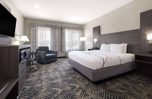 Tulsa Hotel | La Quinta Inn & Suites by Wyndham Tulsa Airpt/Expo Square