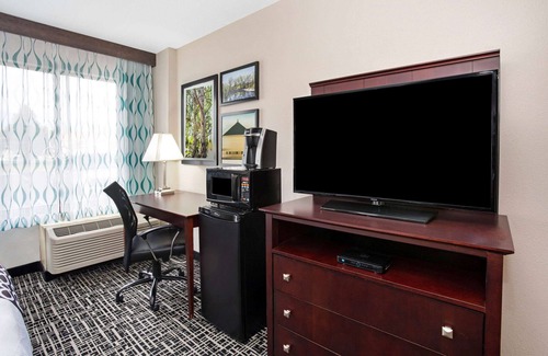 Aurora Hotel | La Quinta Inn & Suites by Wyndham Denver Aurora Medical