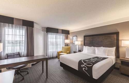 North Burnet Hotel | La Quinta Inn & Suites by Wyndham Austin Near The Domain