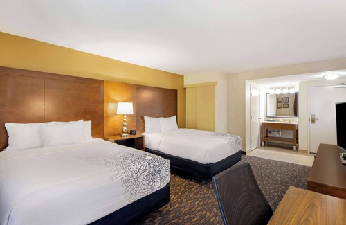 Hayward Hotel | La Quinta Inn & Suites by Wyndham Oakland - Hayward