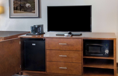 Hayward Hotel | La Quinta Inn & Suites by Wyndham Oakland - Hayward