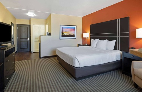 El Montevideo Hotel | La Quinta Inn & Suites by Wyndham Tucson - Reid Park