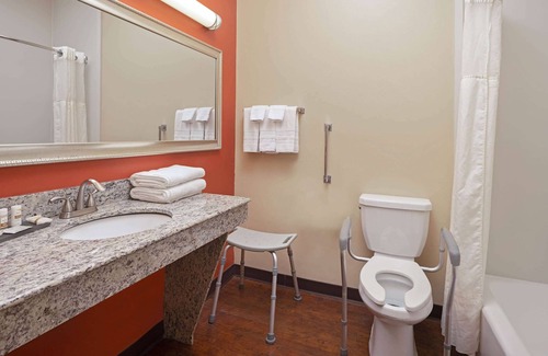El Montevideo Hotel | La Quinta Inn & Suites by Wyndham Tucson - Reid Park