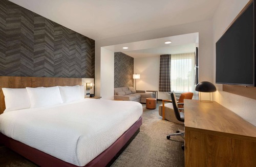 Southwest Santa Rosa Hotel | La Quinta Inn & Suites Santa Rosa Sonoma