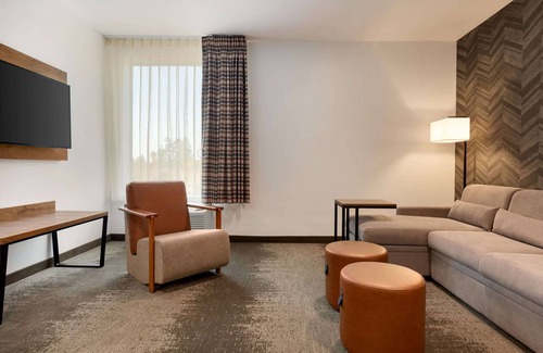 Southwest Santa Rosa Hotel | La Quinta Inn & Suites Santa Rosa Sonoma