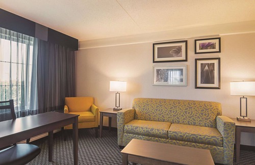 Central Oklahoma City Hotel | La Quinta Inn & Suites by Wyndham Oklahoma City - NW Expwy