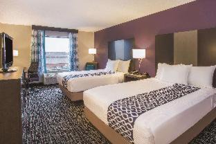 Mitchell Hotel | La Quinta Inn & Suits by Wyndham Pontoon Beach IL