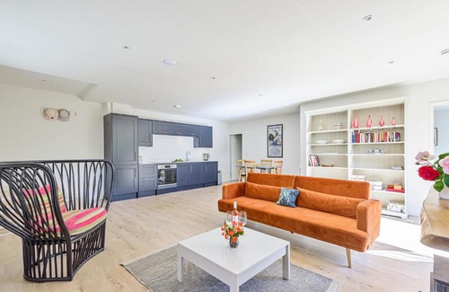 Gillingham House | La Rose